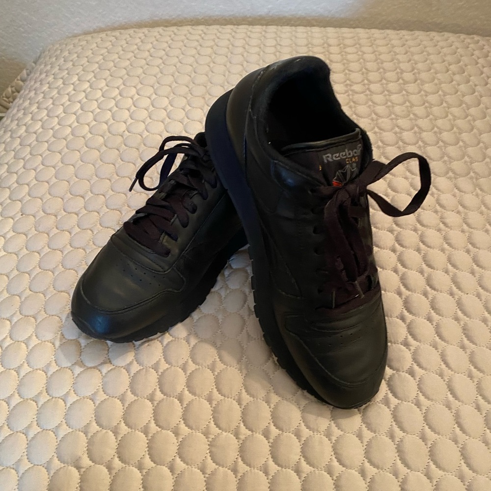 Reebok Classic Black size 6.5